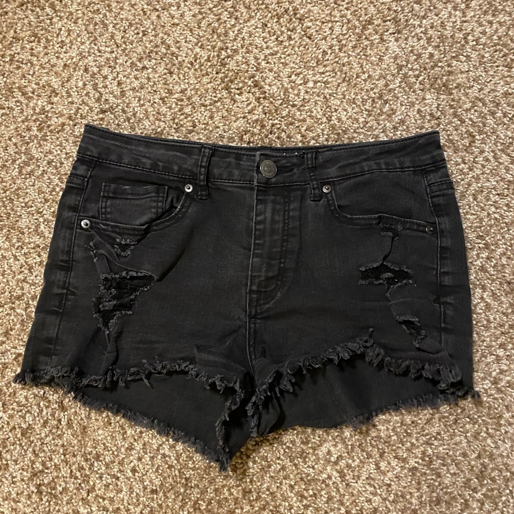 Black Aeropostale ripped shorts. Size 6